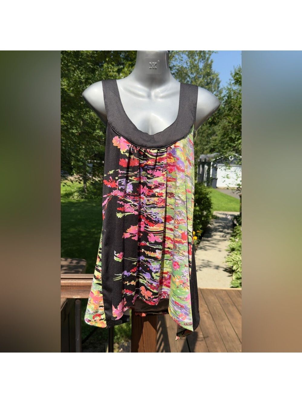 •Women's Multicolor Sleeveless Blouse - Picture 2 of 11